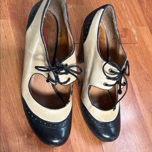 Vintage Two-Tone Lace-Up Shoes